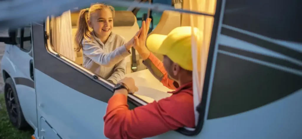 happy-caravan-father-daughter-1